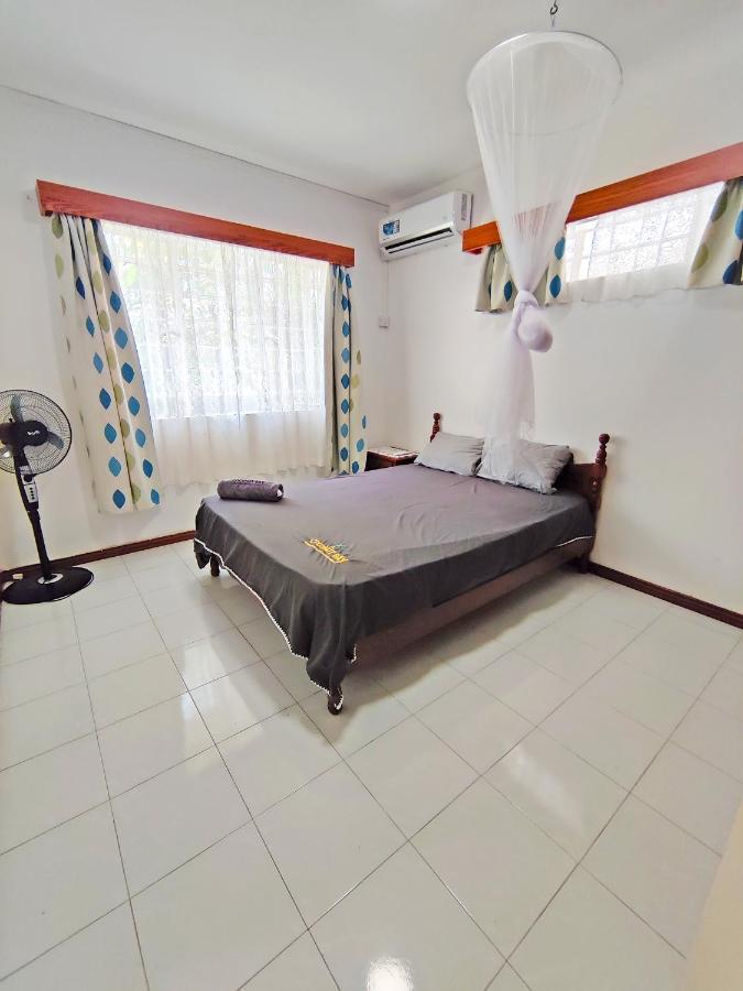 Coconut Bay Apartments Flic en Flac Bagian luar foto