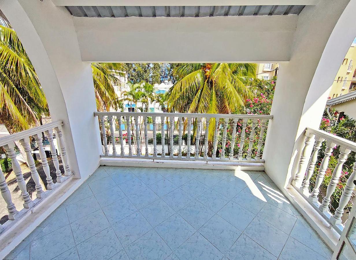 Coconut Bay Apartments Flic en Flac Bagian luar foto